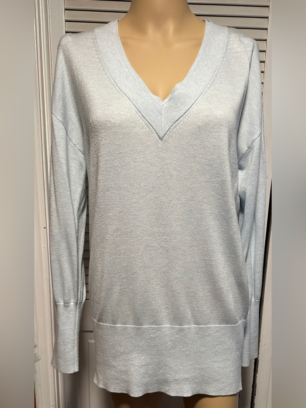 White House Black Market Wool Blend V-neck Sweater Light Blue WHBM Medium